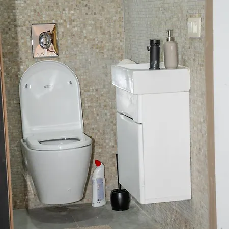 Stylish 2br &1lr Apt, Prime Belgian Location