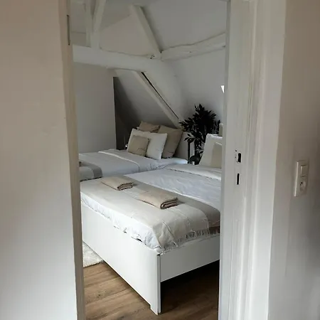 Stylish 2br &1lr Apt, Prime Belgian Location アパート *