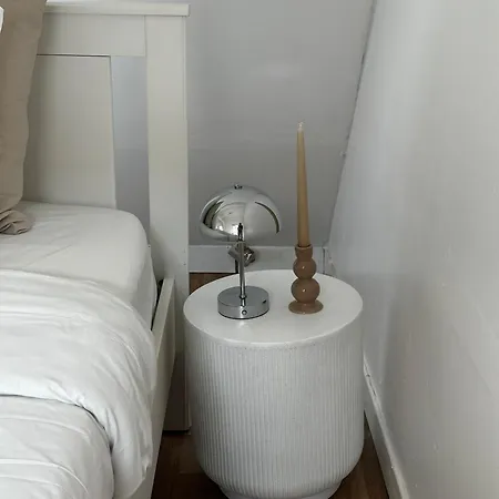 Stylish 2br &1lr Apt, Prime Belgian Location アパート