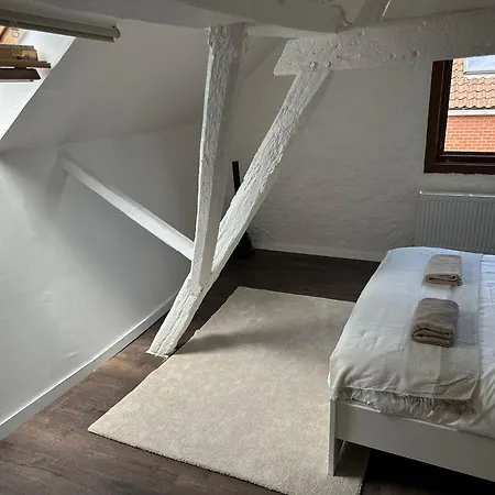 Stylish 2br &1lr Apt, Prime Belgian Location ヘント