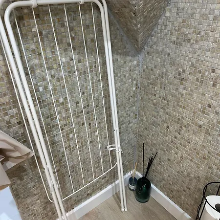 Stylish 2br &1lr Apt, Prime Belgian Location アパート