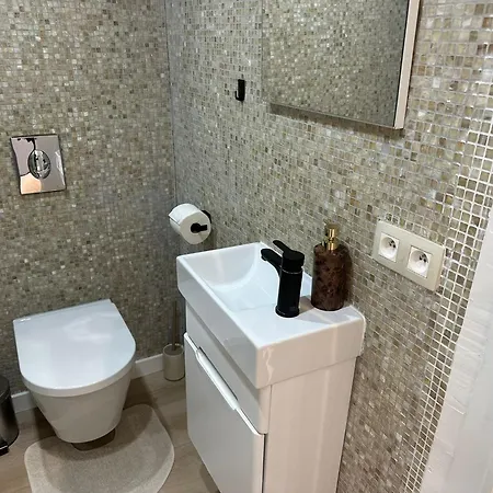 Stylish 2br &1lr Apt, Prime Belgian Location ヘント