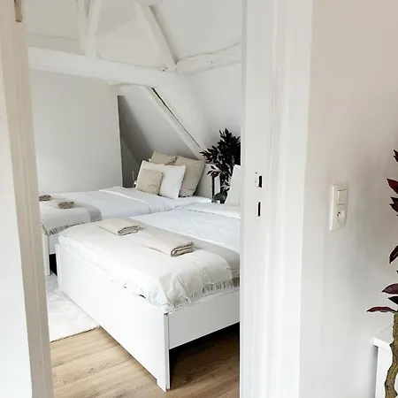 Stylish 2br &1lr Apt, Prime Belgian Location アパート *
