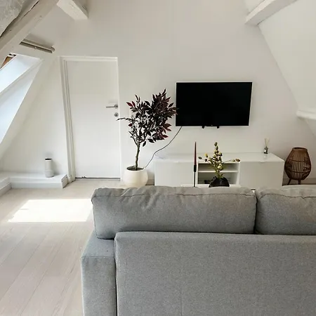 Stylish 2br &1lr Apt, Prime Belgian Location * ヘント