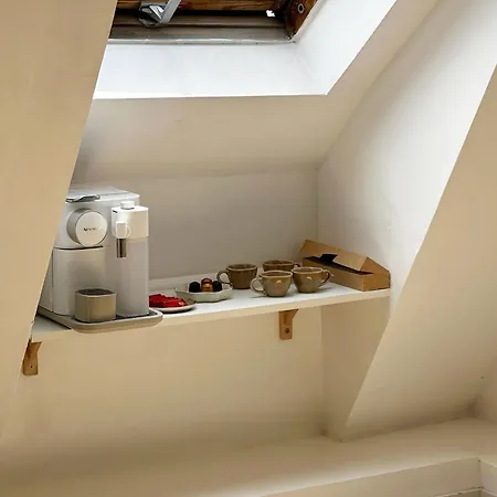 Stylish 2br &1lr Apt, Prime Belgian Location アパート *