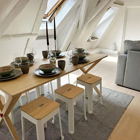 Stylish 2br &1lr Apt, Prime Belgian Location アパート *