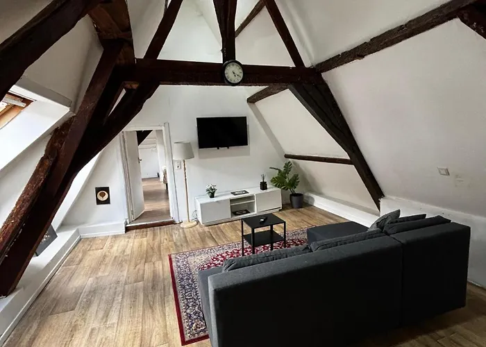 Apartment Stylish 2br &1lr Apt, Prime Belgian Location *